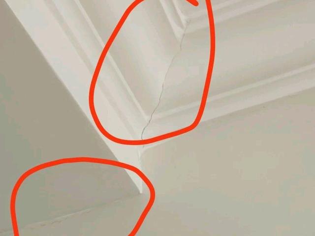 墙面砖开裂是什么原因(墙砖开裂是什么原因及修复)